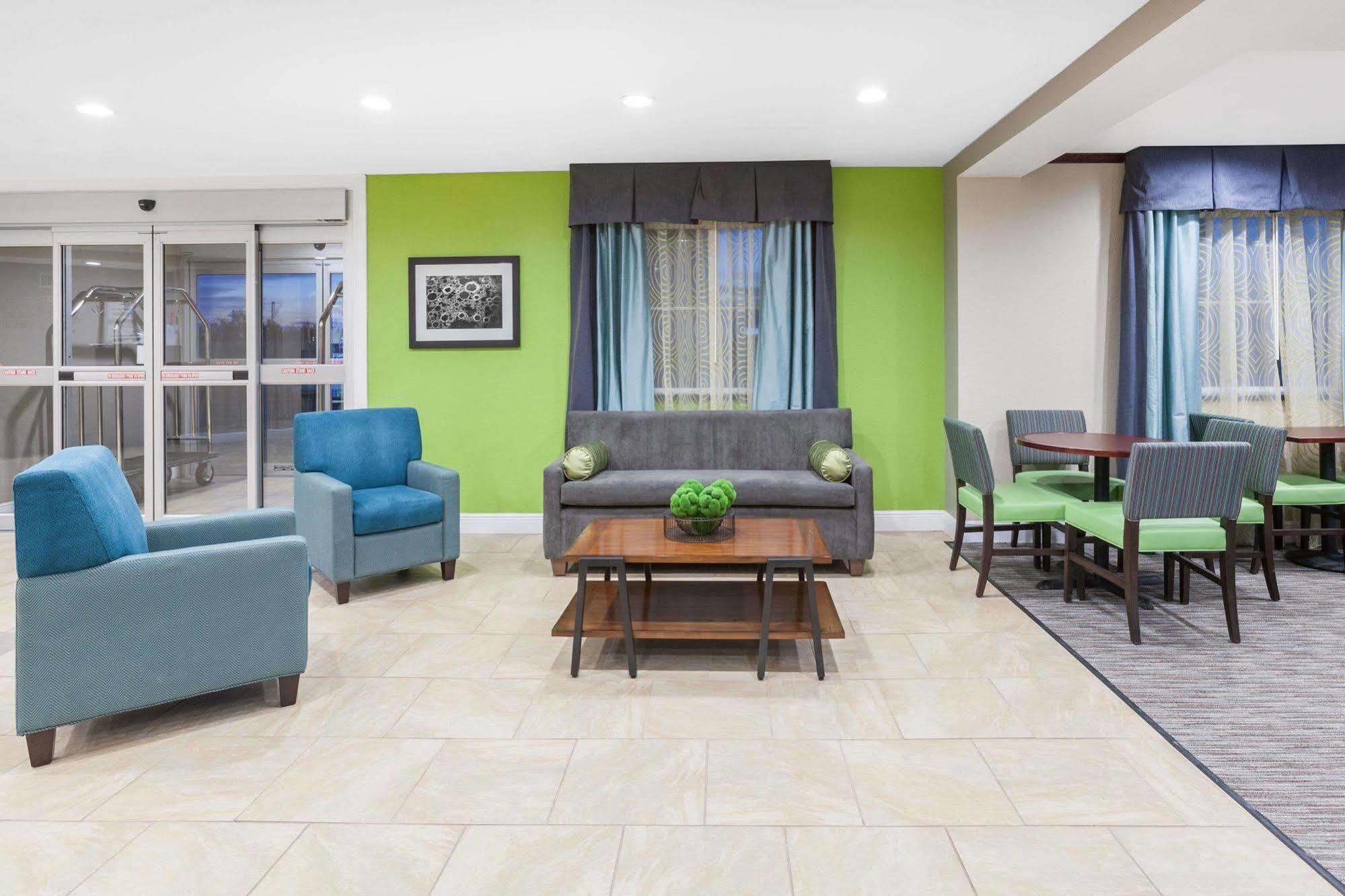 Hotel Baymont By Wyndham Midland Center Esterno foto