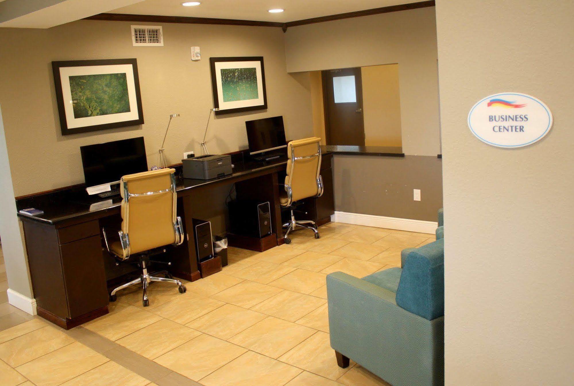 Hotel Baymont By Wyndham Midland Center Esterno foto