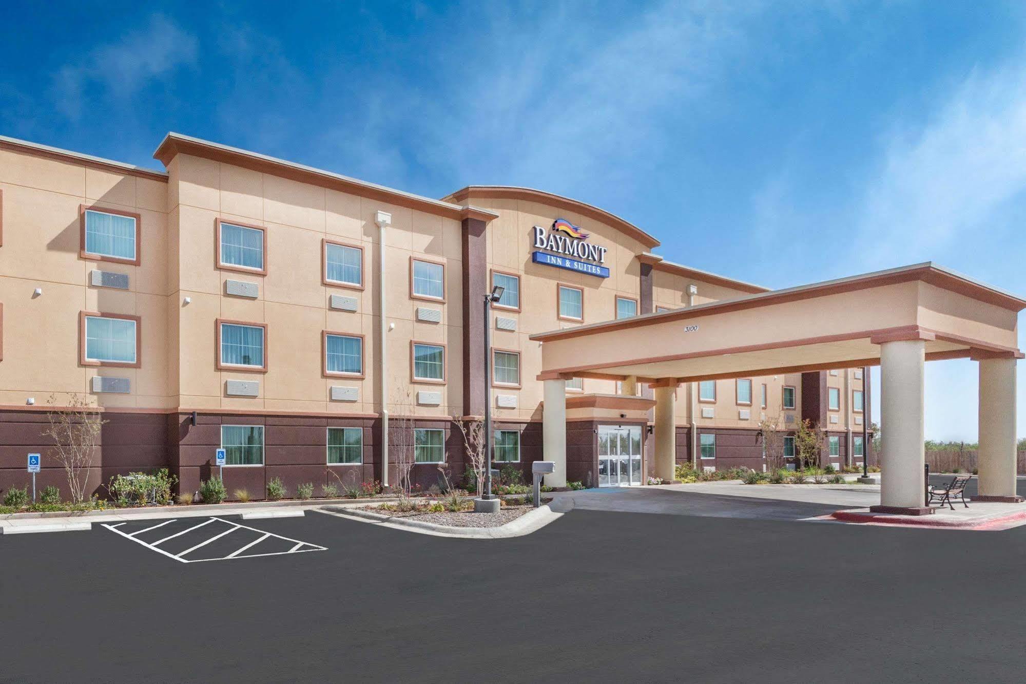 Hotel Baymont By Wyndham Midland Center Esterno foto