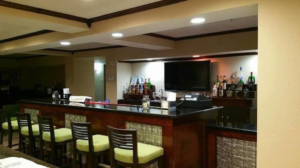 Hotel Baymont By Wyndham Midland Center Esterno foto